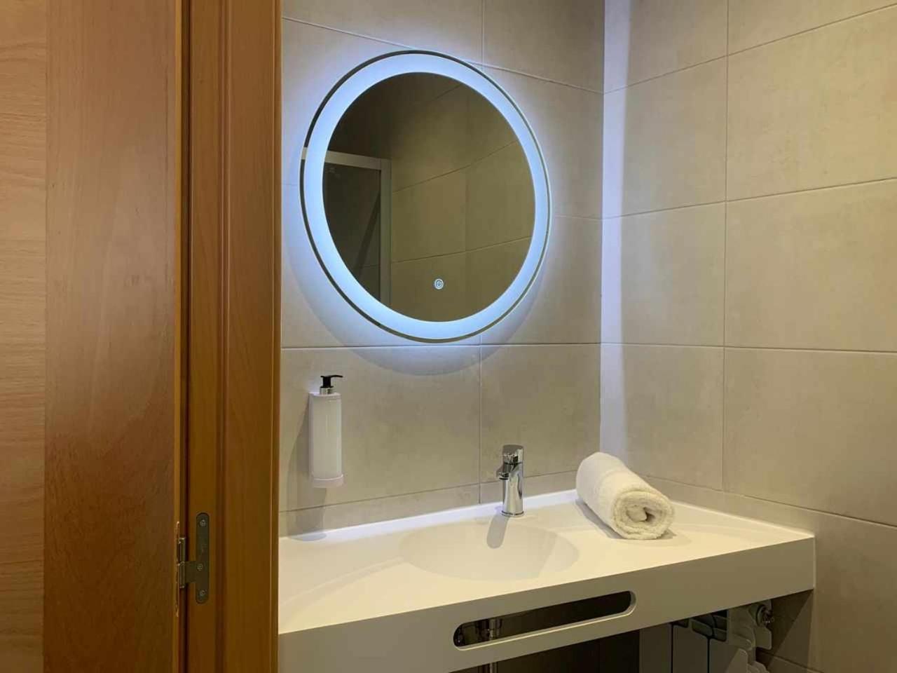 Ramon Y Cajal Suites De Luxe León Buitenkant foto