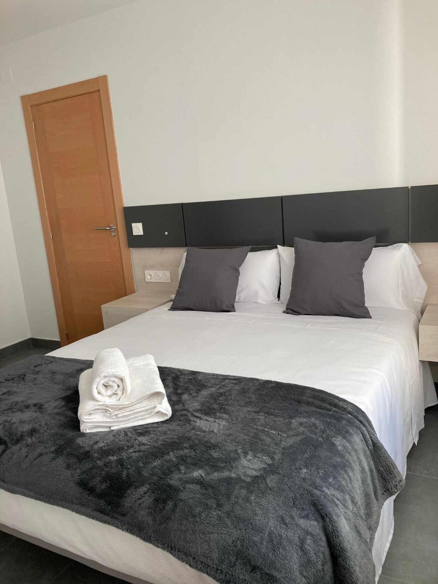 Ramon Y Cajal Suites De Luxe León Buitenkant foto